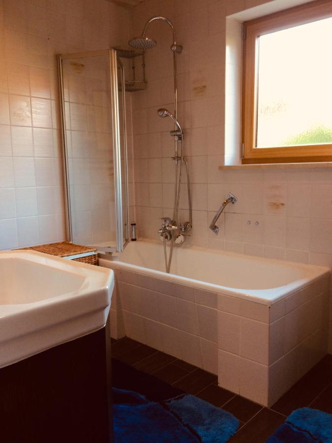 Charmantes Garten-Apartment: Erholung Im Chiemgau Unterwossen Bagian luar foto